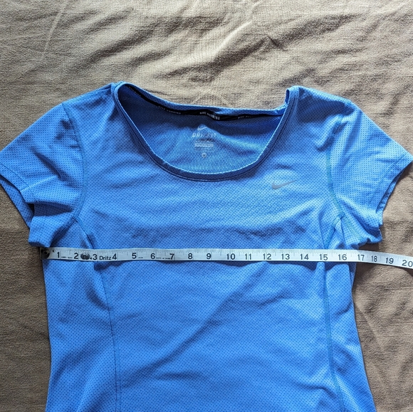 Nike Dri-fit Women's Running Shirt | Size Medium - Picture 6 of 9